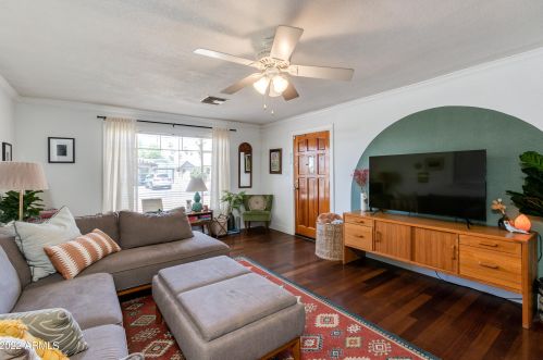 4135 35th Way, Phoenix AZ  85018-4711 exterior