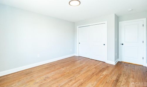 20 Linden Ave, Edison NJ 08817-3208 exterior