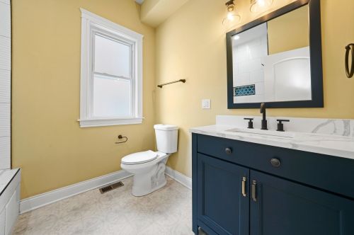 7920 Crandon Ave, Chicago IL 60617-1147 exterior