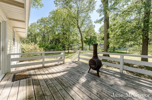 1305 Poulson Rd, Meskegon MI 49445-2532 exterior