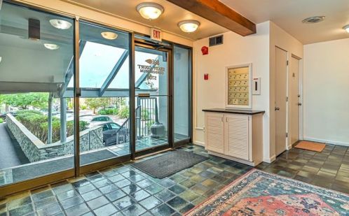 5708 Walnut St, Pittsburgh PA  15232-2528 exterior