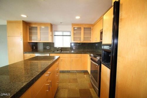 3903 Ocean Dr, Oxnard CA 93035-4435 exterior