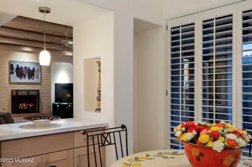 5300 Hacienda Del Sol Rd, Tucson AZ 85718-6054 exterior