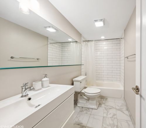 2040 Hamlin Ave, Chicago IL 60647-1010 exterior