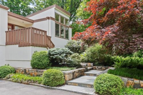 10 Hockanum Rd, Westport, CT 06880-2122