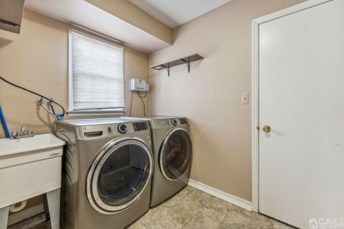 3 Brida Ct, Edison NJ  08817-3800 exterior