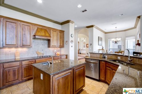 499 Mystic Pkwy, Spring Branch TX 78070-5417 exterior