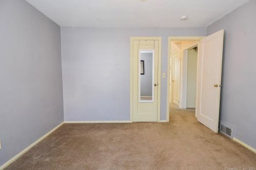 103 White St, Manchester CT 06042-3127 exterior