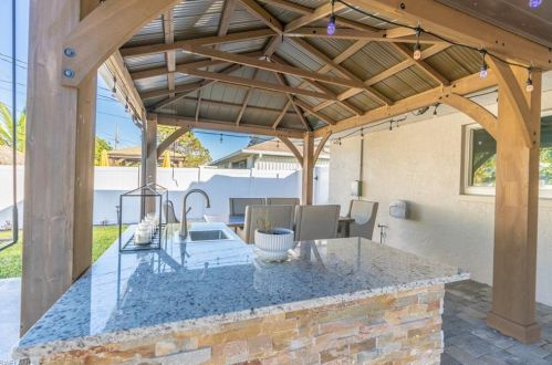 523 107 Ave, Naples FL 34108-1854 exterior