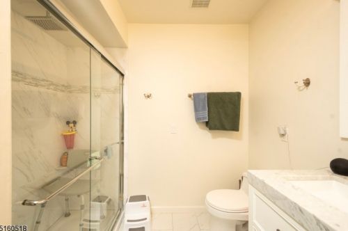 68 Terrace Ave, Town Center NJ  07052-3662 exterior