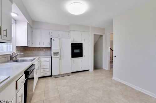 28 Janet Ln, Berkeley Heights NJ 07922-2417 exterior