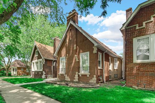 7705 Bennett Ave, Chicago IL  60649-4605 exterior