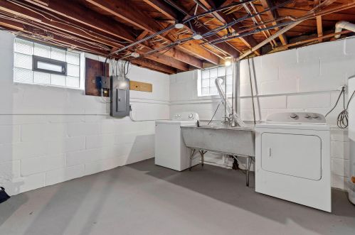 1015 76, Milwaukee WI 53214-3031 exterior