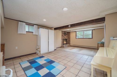 36 Longview Dr, Whippany NJ exterior