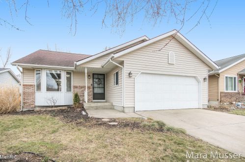 479 Harp St, Grand Rapids, MI 49548-4378