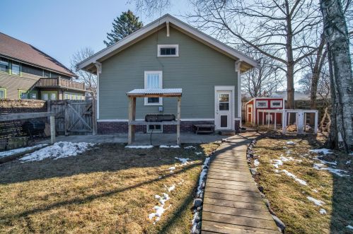 912 17 St, Manitowoc WI 54220-3129 exterior