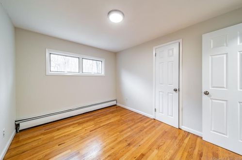 18 Ganny Ter, Enfield CT 06082-3006 exterior