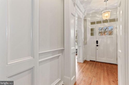 25 Masonic Vw Ave, Alexandria VA 22301-2203 exterior