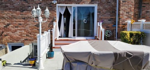 1030 Franklin Ave, Valley Stream NY  11580-2102 exterior