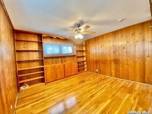 87 Regent St, Valley Stream NY 11580-4029 exterior