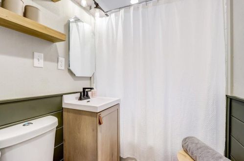 4237 Burrell St, Milwaukee WI  53207-5003 exterior