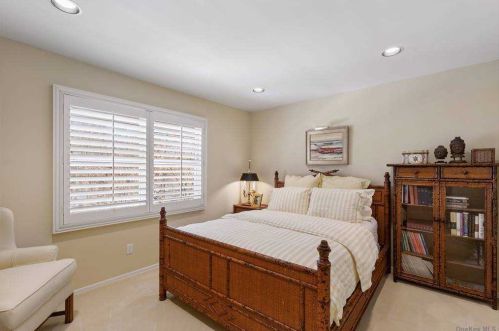 10 Durham Dr, Huntington Station NY 11746-5310 exterior