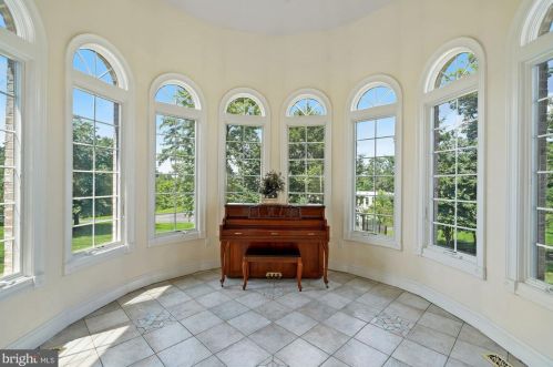 12705 Greenbriar Rd, Rockville MD 20854-6324 exterior