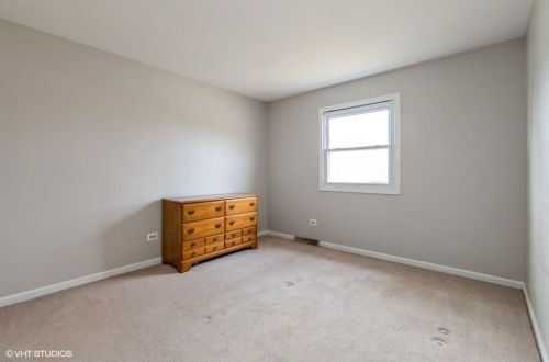 661 Eletson Dr, Bull Valley IL 60014-7490 exterior