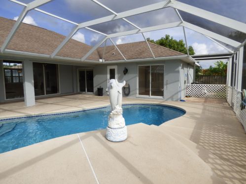 474 Carter Ave, Fort Pierce FL 34983-2999 exterior