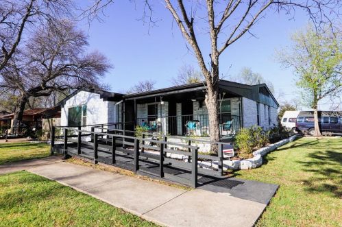 2720 Atoll Dr, Dallas, TX 75216-3208