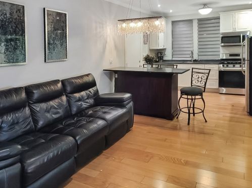 543 Brompton Ave, Chicago, IL 60657-1827