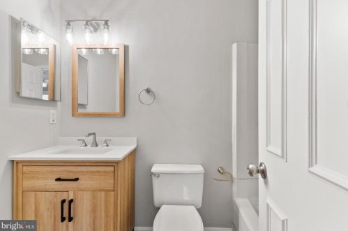 7449 Duddington Dr, Alexandria VA 22315-3849 exterior