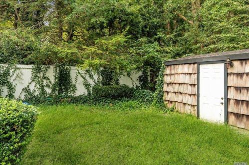 19 Tree Hollow Ln, Huntington Station NY  11746-6315 exterior