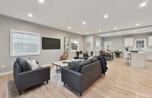 13 Albany St, Edison NJ  08837-3223 exterior