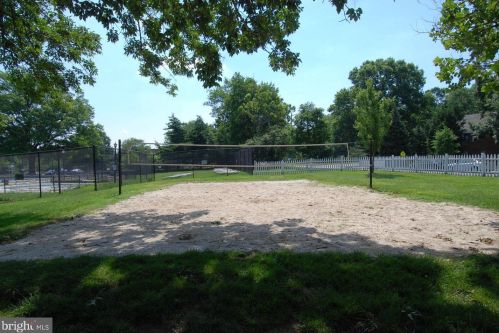 3555 Martha Custis Dr, Alexandria VA 22302-2003 exterior