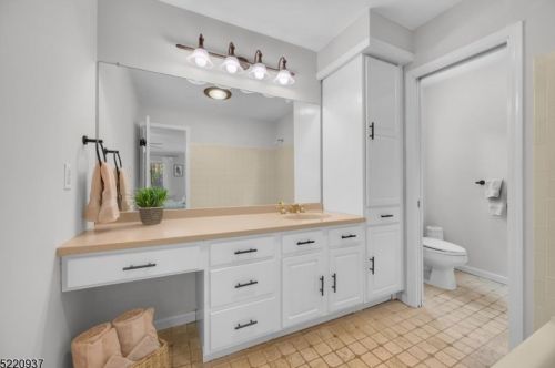 11 Deborah Dr, Morristown NJ 07960-3640 exterior