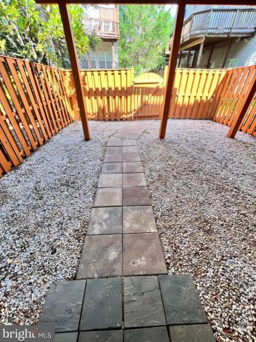 6702 Dorothy Giles Ct, Alexandria VA  22315-6048 exterior