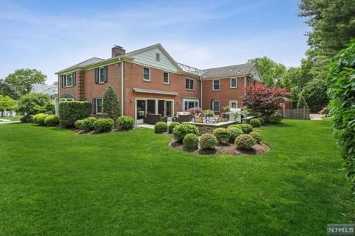 28 Greenview Way, Montclair NJ 07043-2531 exterior