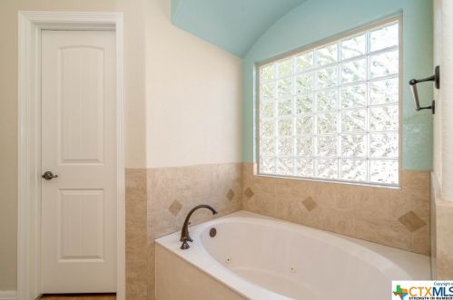 578 Winding River Ln, Spring Branch TX 78070-6382 exterior