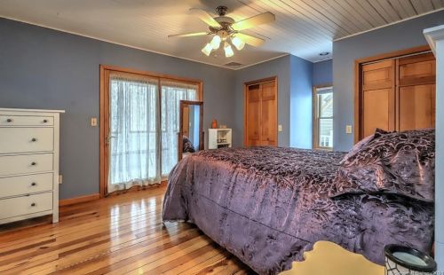 26 Chapel St, Milford CT 06460-7922 exterior