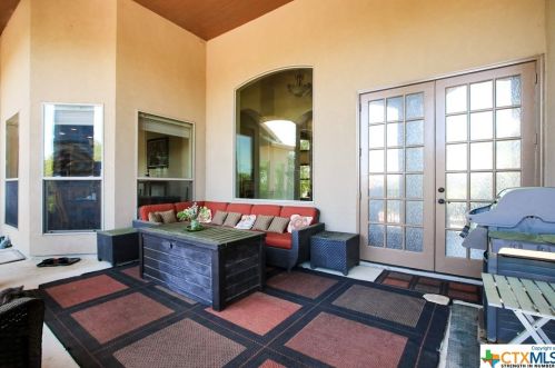 499 Mystic Pkwy, Spring Branch TX 78070-5417 exterior