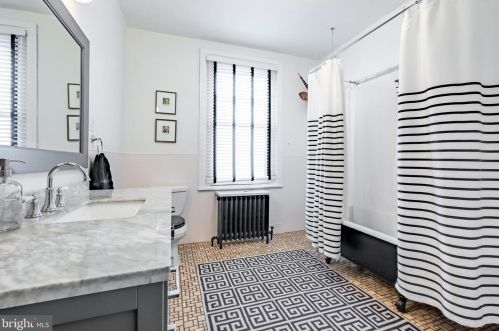 526 Girard Ave, Philadelphia PA 19130-1617 exterior