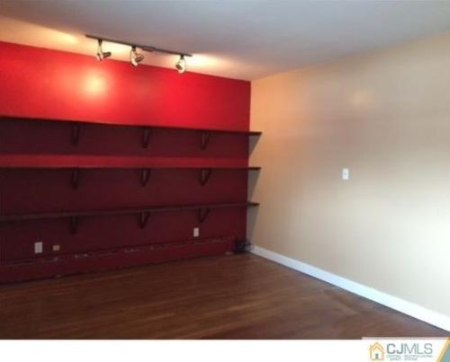 211 11th Ave, New Brunswick NJ 08904-3231 exterior