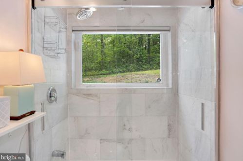 1228 Morningside Ln, Alexandria VA 22308-1042 exterior