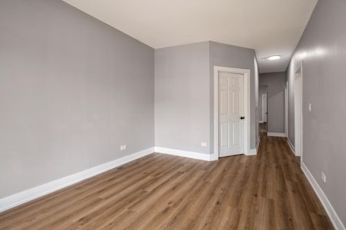 6804 Champlain Ave, Chicago IL 60637-4115 exterior