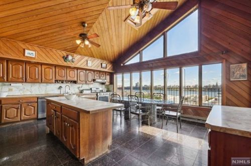 114 Pne St, Cliffside Park NJ 07010-1018 exterior