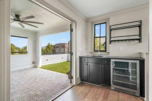 585 Bismark Rd, Atlanta GA 30324-4102 exterior