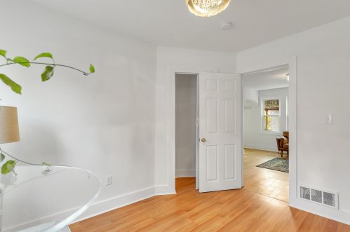 1812 Thomas Ave, Milwaukee WI  53211-4358 exterior