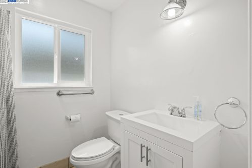 1921 Whitman Rd, Concord CA 94518-3328 exterior