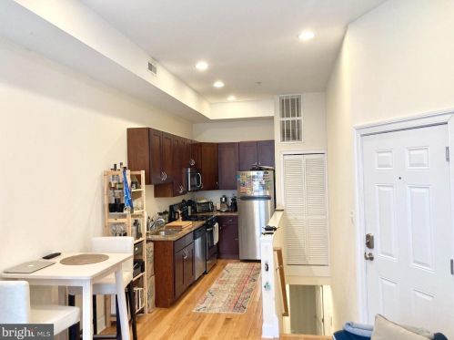 927 9th St, Philadelphia PA  19130-3934 exterior